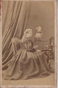 ビクトリア女王、1875年頃 作： English Photographer